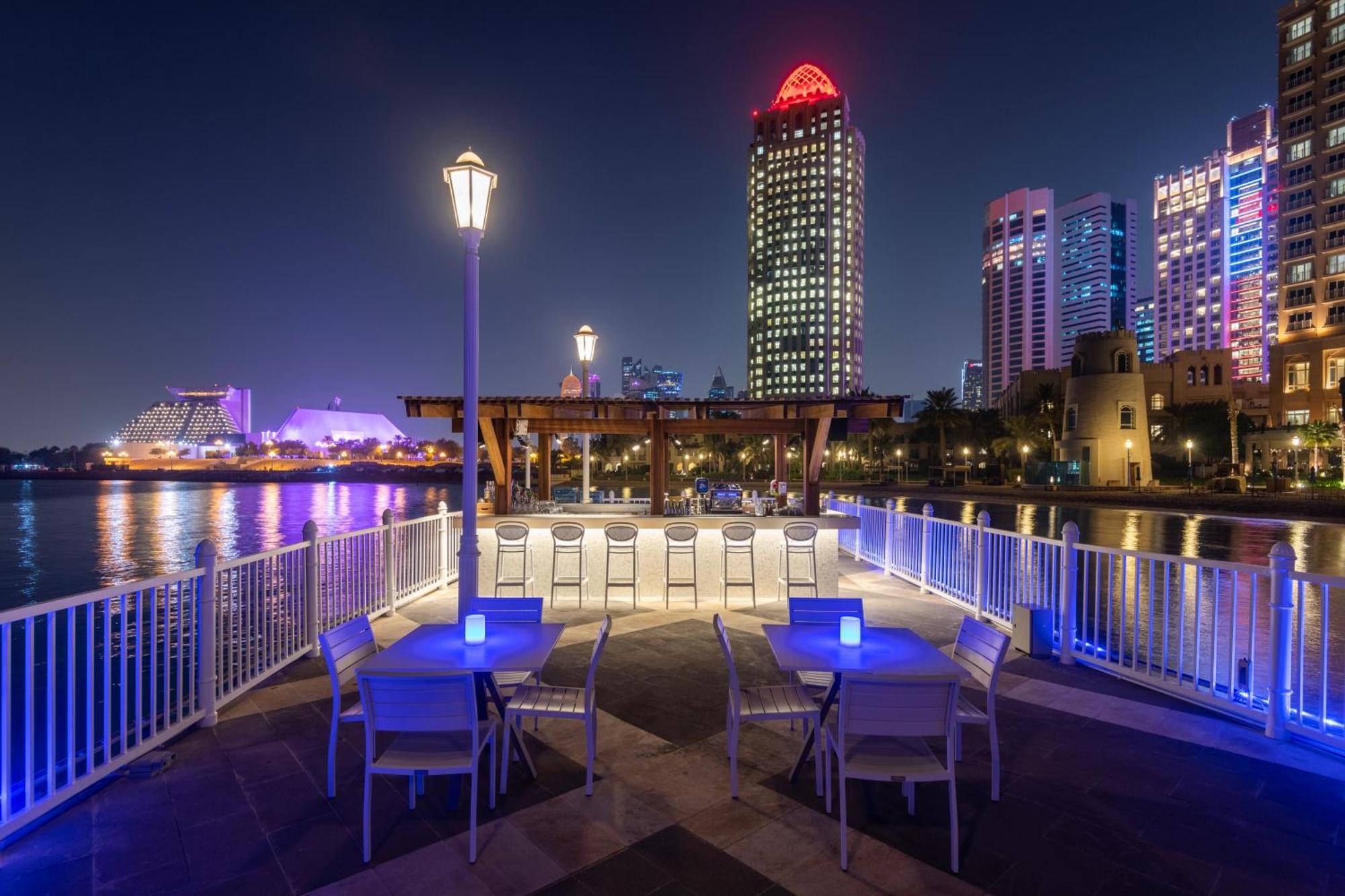 Four Seasons Hotel דוחה מראה חיצוני תמונה The Portside Pier at night
