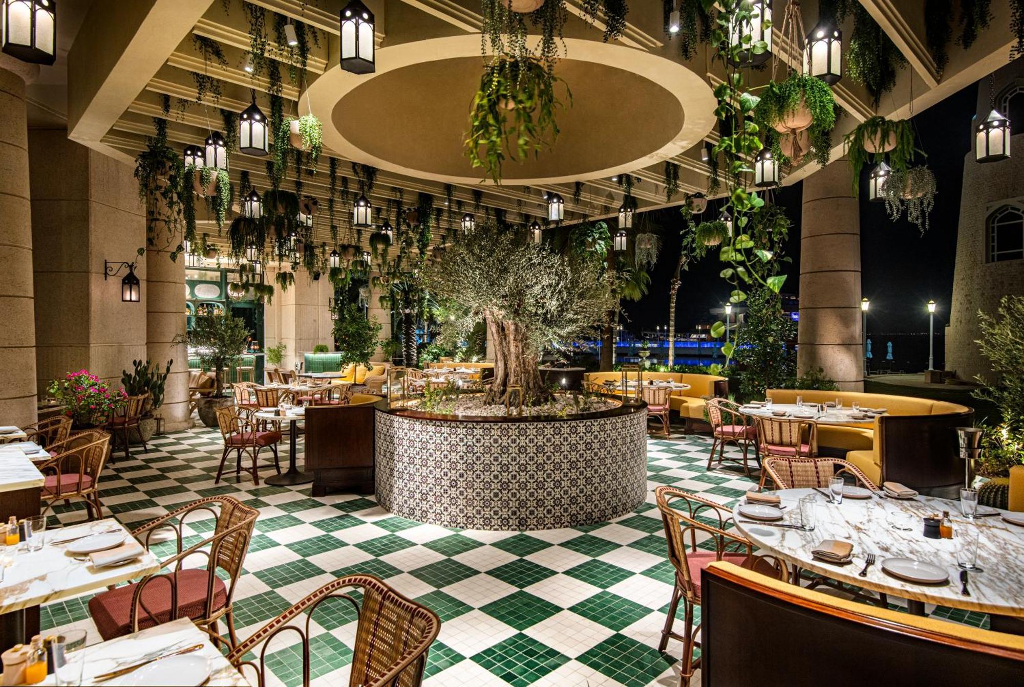 Four Seasons Hotel דוחה מראה חיצוני תמונה The restaurant's interior
