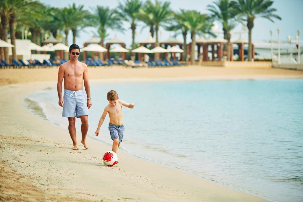 Four Seasons Hotel דוחה מראה חיצוני תמונה Beach at the resort